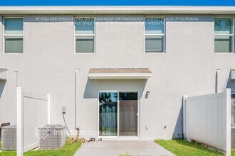 3765 Fulton Ferry Ln in Tampa, FL - Foto de edificio - Building Photo