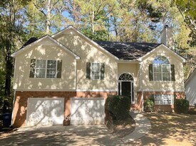 2318 Sandspring Dr SW in Atlanta, GA - Building Photo