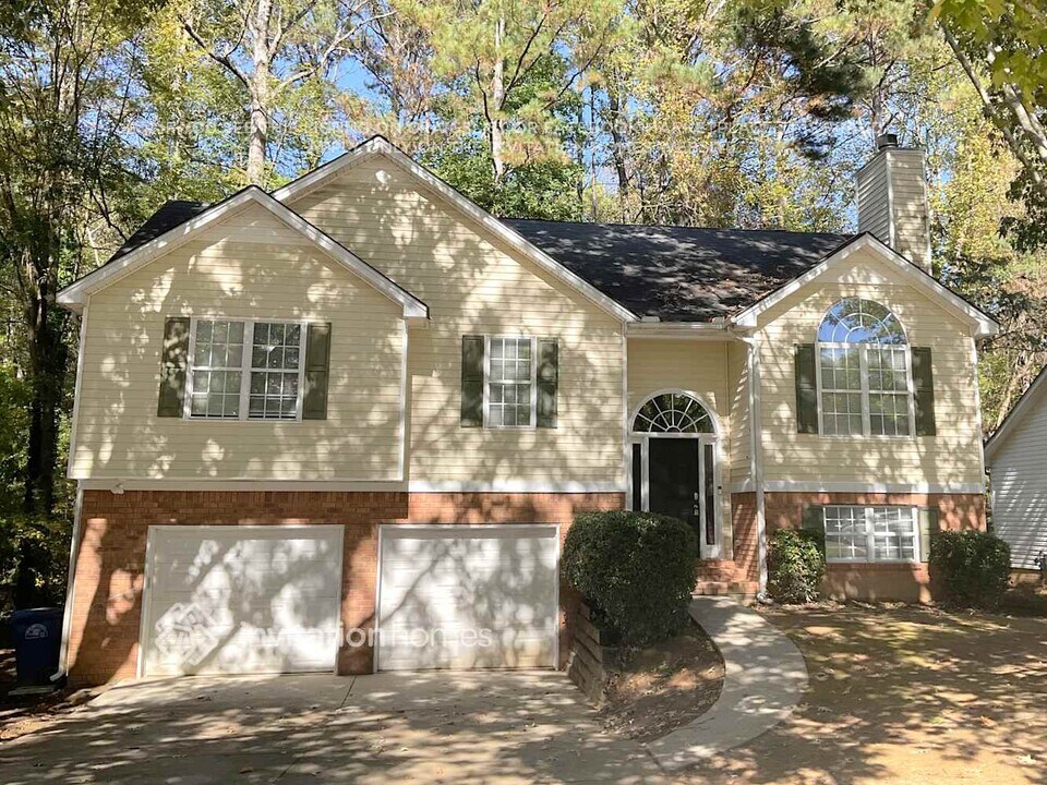 2318 Sandspring Dr SW in Atlanta, GA - Foto de edificio