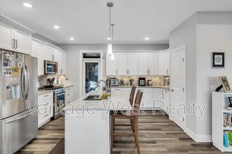 2580 Crown Crest Dr in West Kelowna, BC - Building Photo - Building Photo