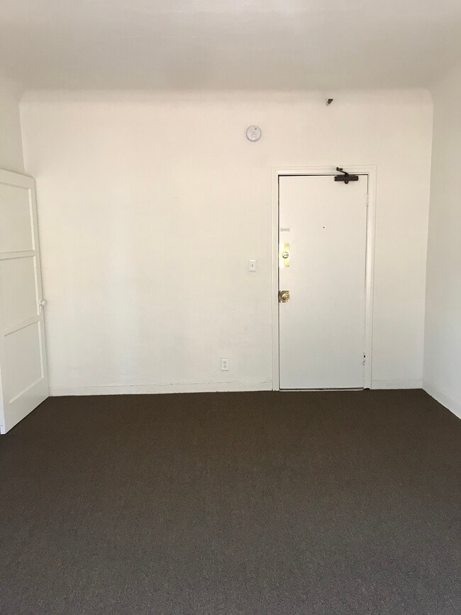 4156 Rosewood Ave in Los Angeles, CA - Building Photo - Building Photo