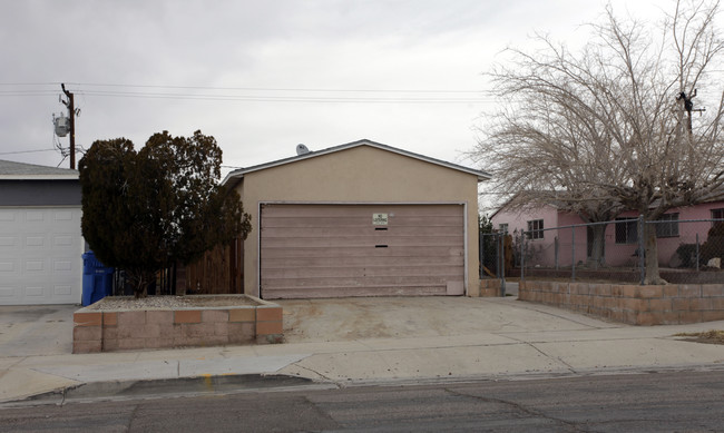 821-823 Frederick St in Barstow, CA - Foto de edificio - Building Photo