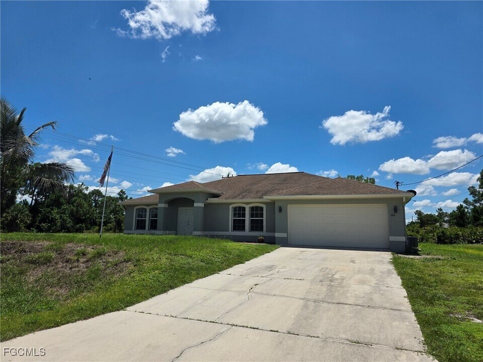 760 Lamar St E in Lehigh Acres, FL - Building Photo