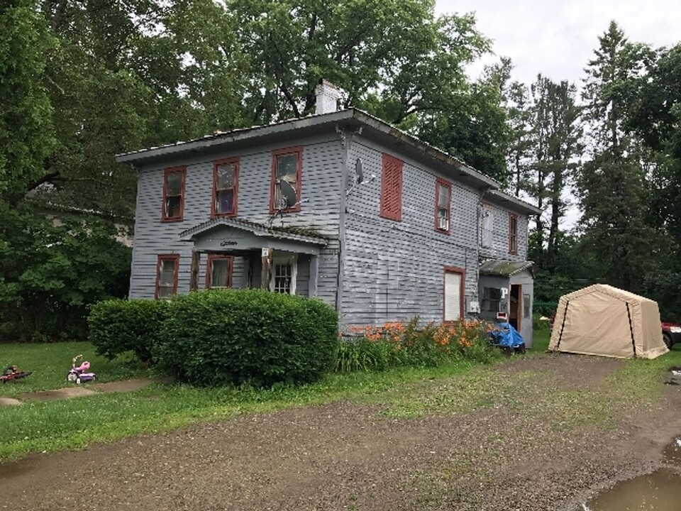 16 Maple Ave in Friendship, NY - Building Photo