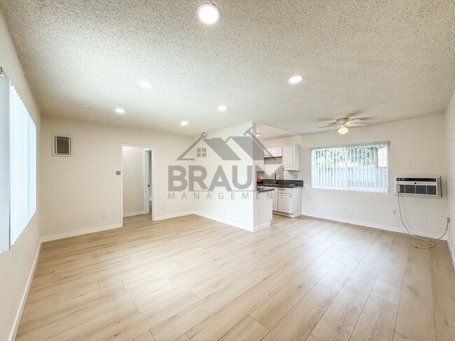 6336 Tujunga Ave, Unit 2