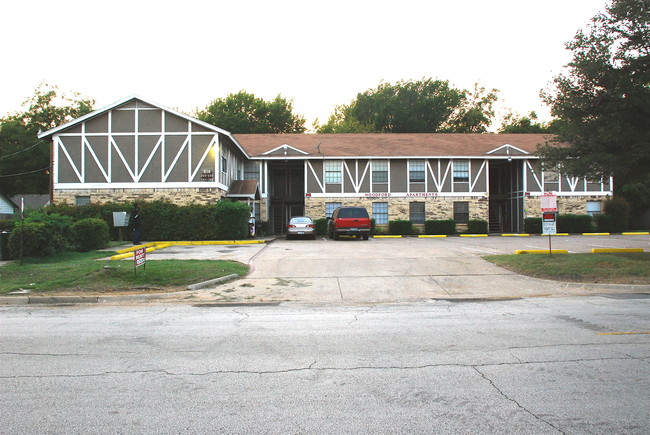 Woodford Apartments in Arlington, TX - Building Photo - Building Photo