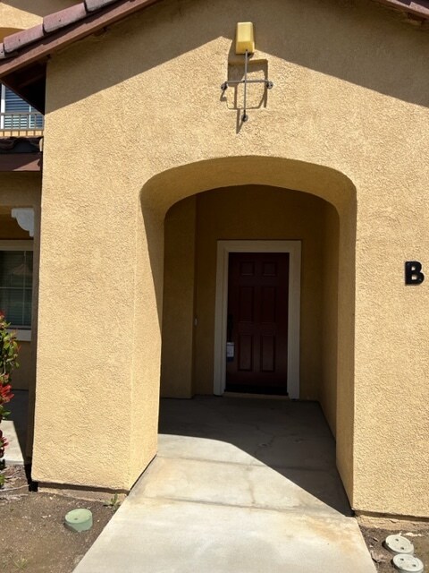 25792 Iris Ave in Moreno Valley, CA - Foto de edificio - Building Photo