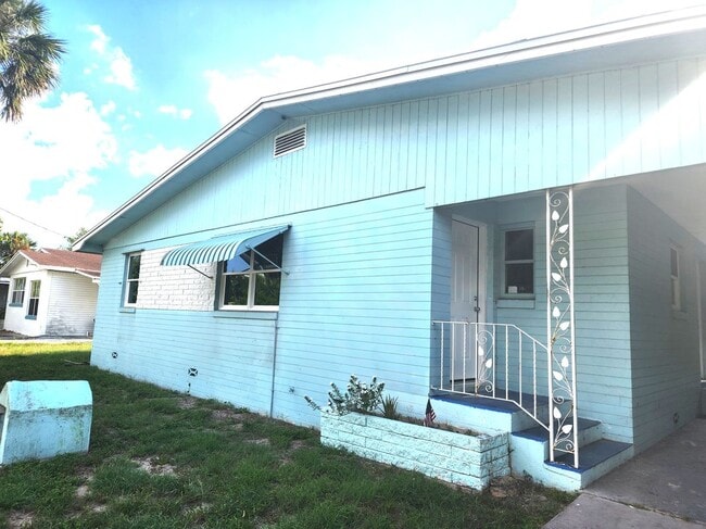 554 Miriam Ave in Daytona Beach, FL - Building Photo - Building Photo