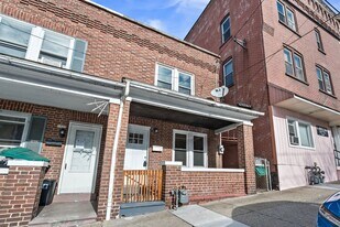 1039 E 4th St in Bethlehem, PA - Building Photo