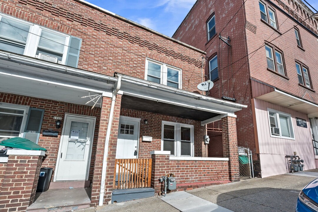 1039 E 4th St in Bethlehem, PA - Building Photo