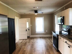 3022 School St in Needville, TX - Building Photo - Building Photo