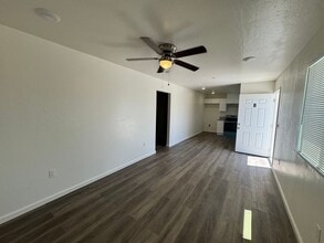 2317 Wilshire Alley in Bakersfield, CA - Building Photo - Building Photo
