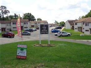 134 Orchard Dr in St. Clairsville, OH - Building Photo - Building Photo