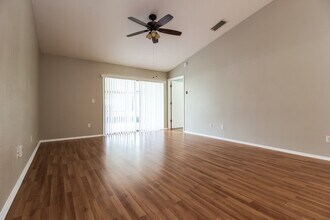 1042 Alpug Ave in Oviedo, FL - Building Photo - Building Photo