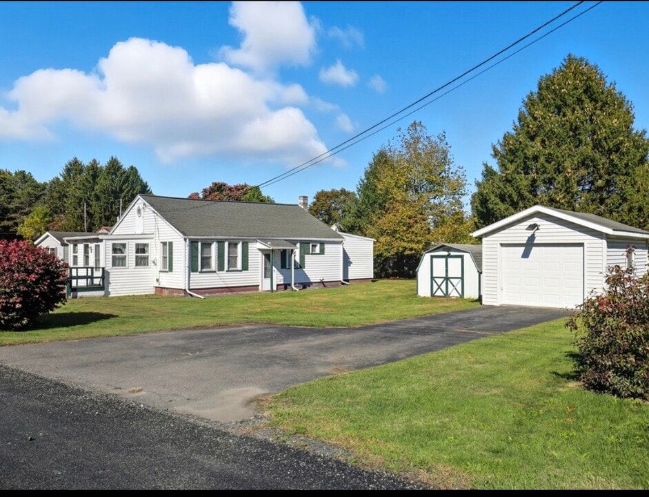 134 Center St in Sayre, PA - Building Photo