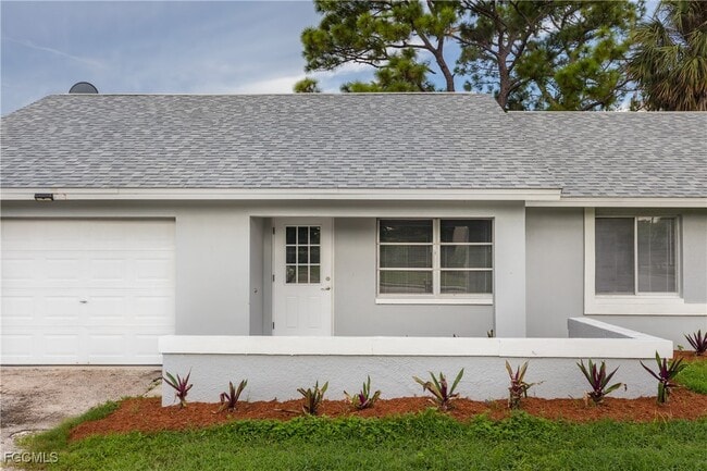 1305 Hibiscus Dr in Cape Coral, FL - Building Photo - Building Photo