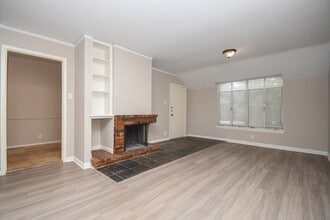 2585 Marilee Ln in Houston, TX - Building Photo - Building Photo