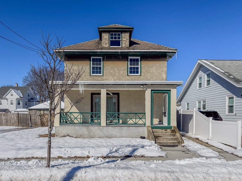 18 Albion Rd, Unit 1 in Quincy, MA - Building Photo