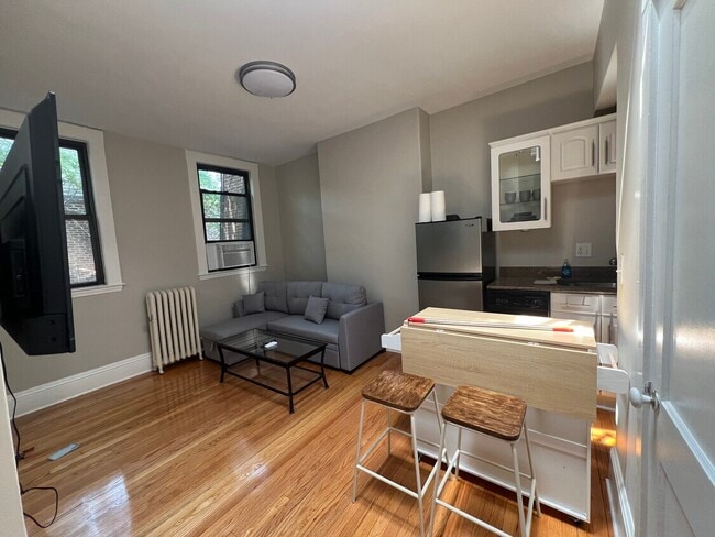 10 Isabella St, Unit A2 in Boston, MA - Building Photo - Building Photo