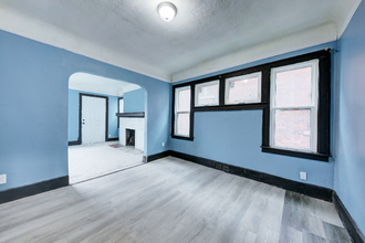12080 Santa Rosa Dr in Detroit, MI - Foto de edificio - Building Photo