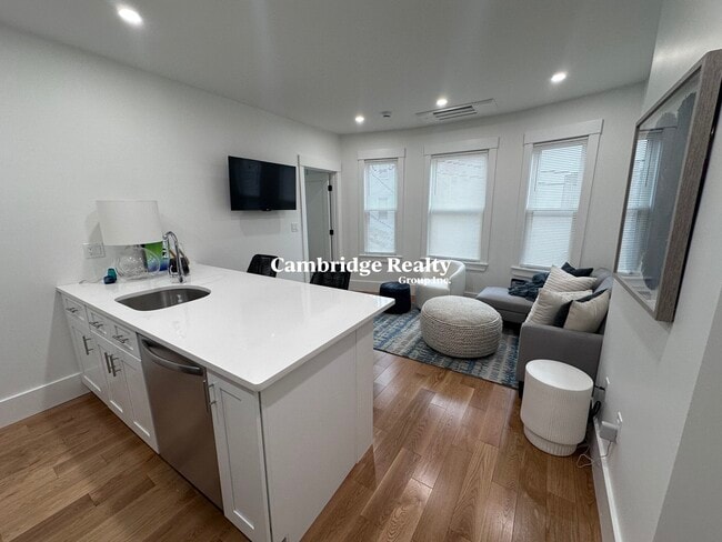 401 Columbia St, Unit 1T