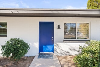 Pecan Grove Estates in Tempe, AZ - Foto de edificio - Building Photo
