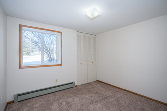 505 15th Ave SW in Willmar, MN - Foto de edificio - Interior Photo