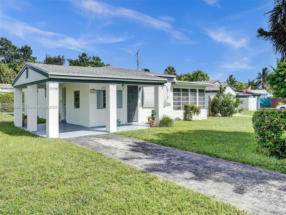 17791 NE 13th Ave in North Miami Beach, FL - Building Photo