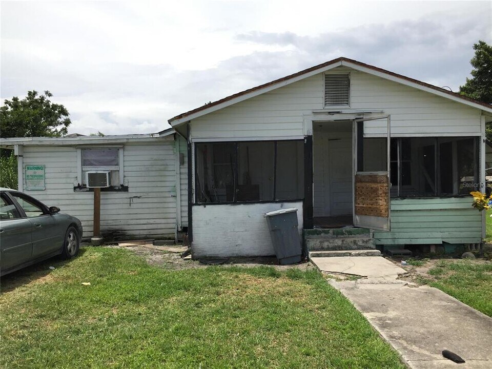 12305 Lakeshore Dr in Canal Point, FL - Building Photo