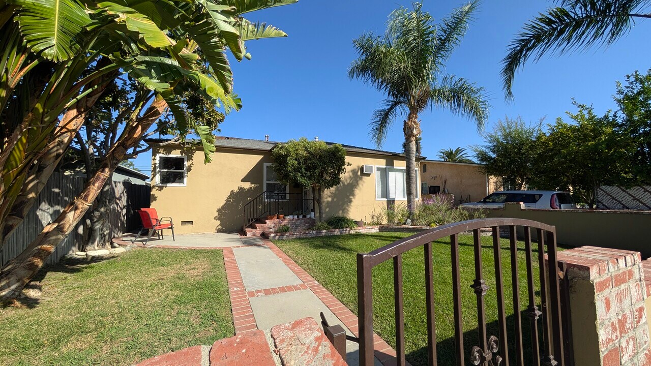 6206 Cahuenga Blvd in North Hollywood, CA - Building Photo