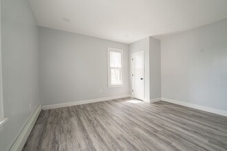 194 N Chestnut St in Massapequa, NY - Building Photo - Building Photo