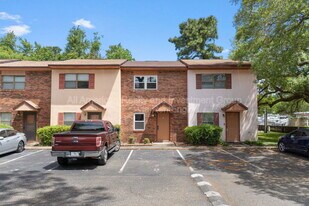 696 Tyner St in Fort Walton Beach, FL - Building Photo