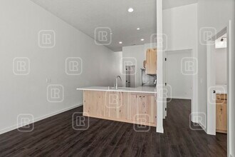 708 S Crescent Ln in Spokane Valley, WA - Building Photo - Building Photo