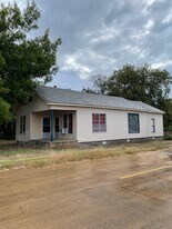 614 E Main St in Teague, TX - Building Photo