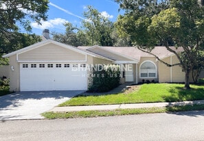 8122 Hathaway Dr in New Port Richey, FL - Building Photo