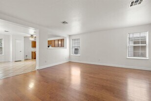 13718 Merseyside Dr in Pflugerville, TX - Building Photo