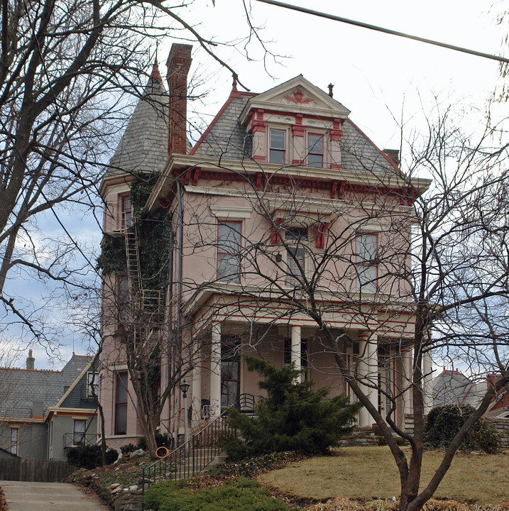 2334 Ashland Ave in Cincinnati, OH - Foto de edificio