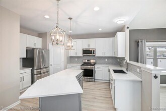 59696 Twin Pines Dr in New Hudson, MI - Building Photo - Building Photo