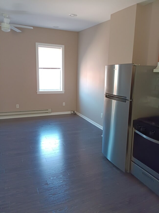 2222 S 15th St, Unit 3rd Floor in Philadelphia, PA - Foto de edificio - Building Photo