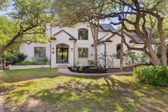 property at 1213 Grosvener Ct