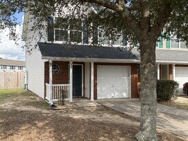318 Crooked Pine Trail in Crestview, FL - Building Photo