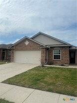 110 Carlsbad Dr in Victoria, TX - Building Photo