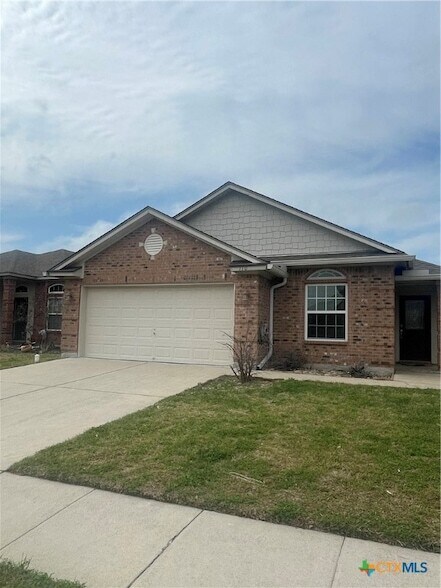 110 Carlsbad Dr in Victoria, TX - Building Photo