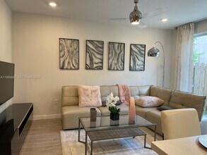 2423 SE 11th St in Homestead, FL - Building Photo - Building Photo