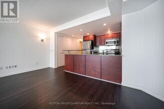 8-1408 York St in Toronto, ON - Building Photo - Building Photo