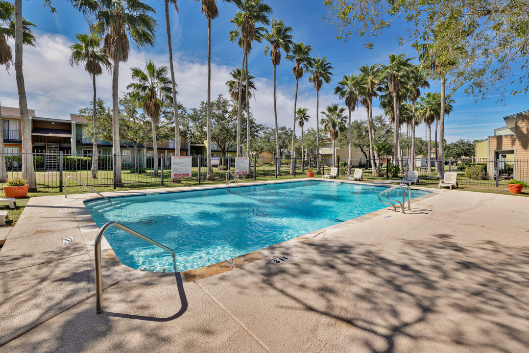 Brownsville Sun Colony Apartments in Brownsville, TX - Foto de edificio