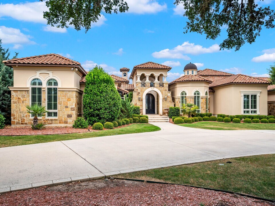 202 Wellesley Loop in Shavano Park, TX - Building Photo
