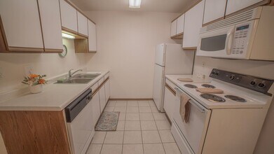 Evans Place 2 in Fargo, ND - Building Photo - Interior Photo