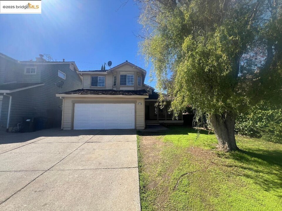 5016 Perry Way in Antioch, CA - Building Photo