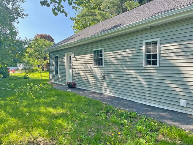 89 E Cote St in Lewiston, ME - Foto de edificio - Building Photo
